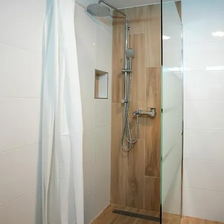 Midtown Apartment *